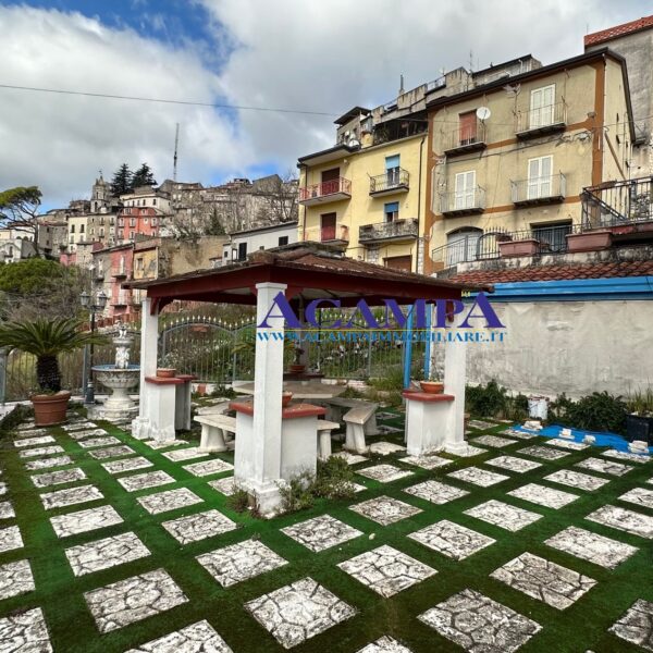 Guardia Sanframondi Soluzione indipendente zona centrale con ampio spazio esterno