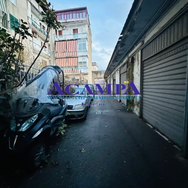 SECONDIGLIANO – VIA DEL SABOTINO –  COMPLESSO COMMERCIALE PARZIALMENTE LOCATO  IN VENDITA