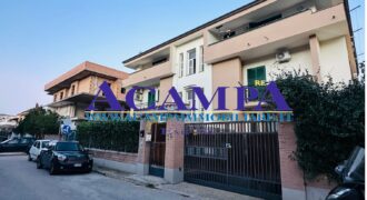 MELITO APPARTAMENTO SU 2 LIVELLI + CANTINOLA + P.AUTO