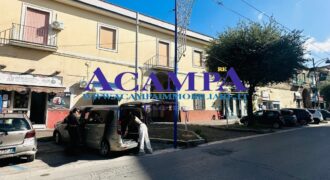 MELITO CENTRO PORZIONE DI FABBRICATO SEMINDIPENDENTE CON ANNESSO PARCO VERDE+NEGOZIO+BOX AUTO DOPPIO